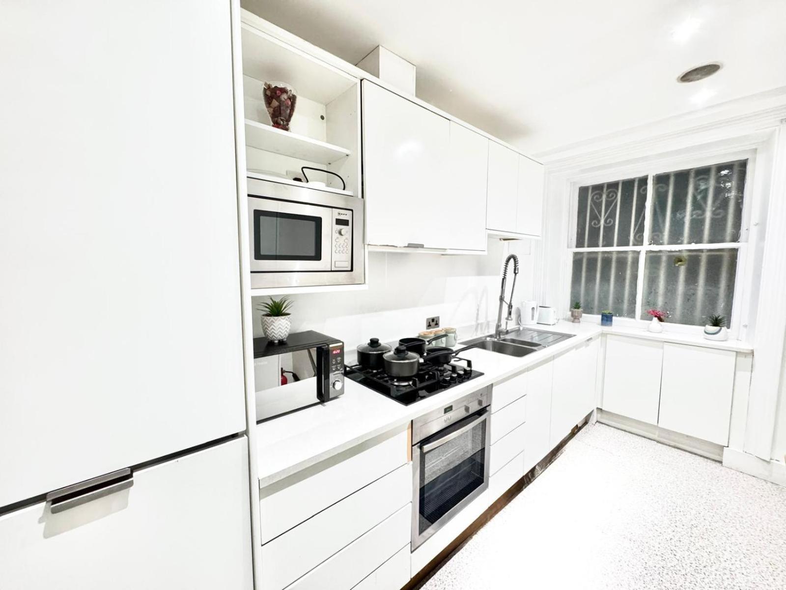 Beautiful Family Near Edgware Road Station Londra