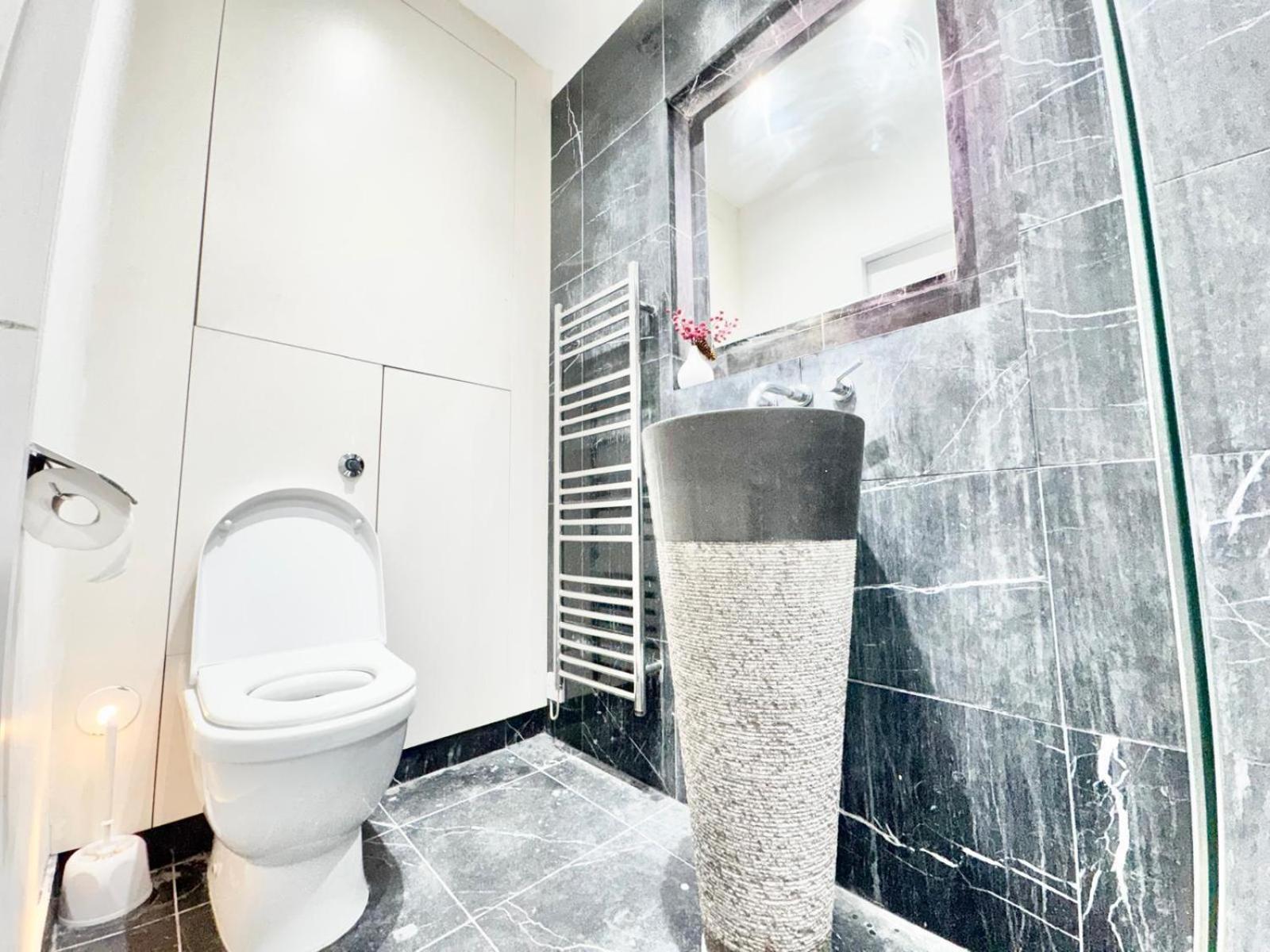 Beautiful Family Near Edgware Road Station Londra